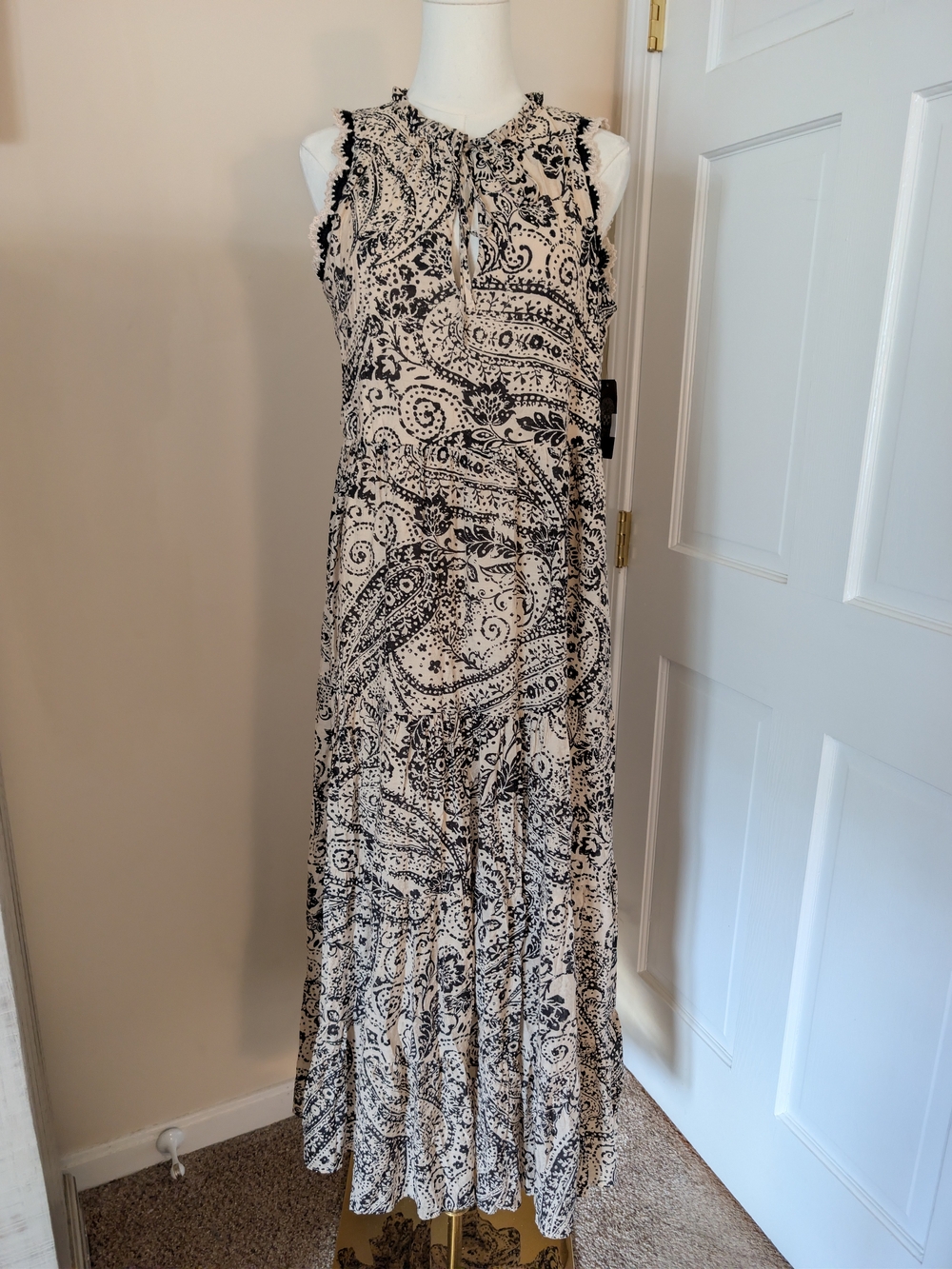 NWT Vince Camuto Paisley Tiered Maxi Dress Crochet Trim Boho Keyhole Small